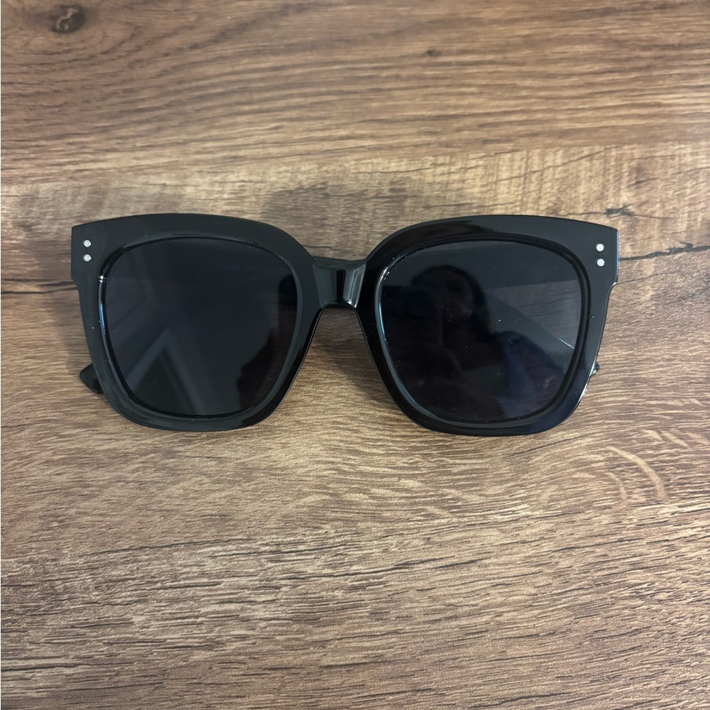 Elegant Black Square Sunglasses